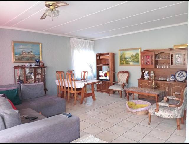 3 BEDROOM HOUSE FOR SALE IN VANDERBIJLPARK SW 1